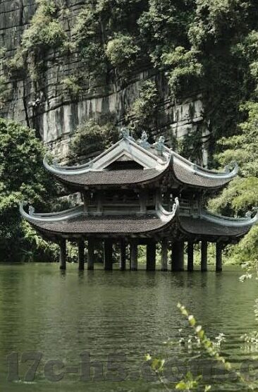 麻豆传媒原版-铠无害之微风，审视成人内容背后的社会镜像